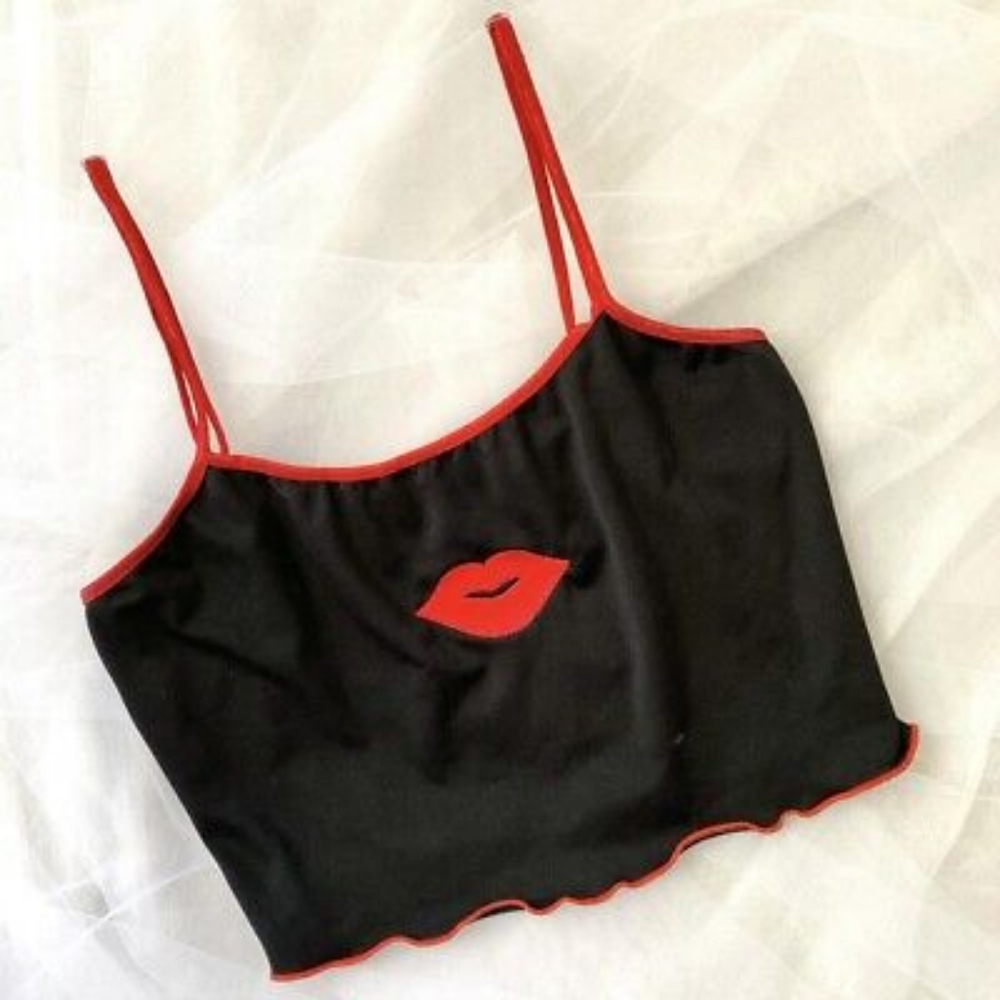 La Vie En Rose. y2k. Red Lips. Black Cami Tank. Size 0 Small.